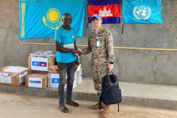 Фотография к новости: Қазақстандық бітімгер африкалық оқушылармен кездесті