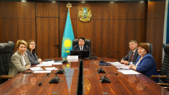 Фотография к новости: Оқу-ағарту министрі «Үздік педагог» байқауының жеңімпаздарымен кездесті