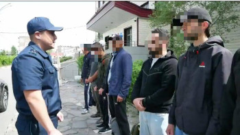 Фотография к новости: Ұлытау полицейлері заңсыз еңбекке тартылған шетелдіктерді елден шығарды