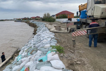 Фотография к новости: Атырау облысында Жайық өзеніндегі су қауіпті деңгейден асып кетті