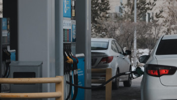 Фотография к новости: Бензин мен дизотынға жаңа баға: Шетелдіктер енді қанша төлейді