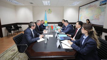 Фотография к новости: Көлік вице-министрі Беларустің Қазақстандағы елшісімен кездесті