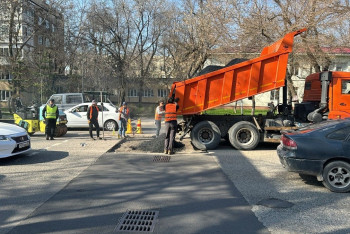 Алматыда 41 000 шаршы метр жол төсемі жөнделді