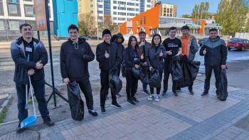 Фотография к новости: Астаналық кәсіпкерлер сауда орталықтары маңында тазалық жүргізді