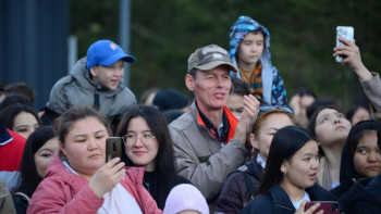 Фотография к новости: Отан қорғаушы күні құрметіне әскери оркестр Есіл жағалауында шеру өткізді