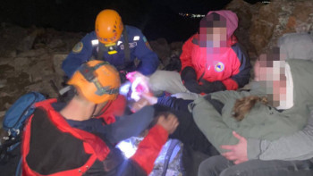 Фотография к новости: Құтқарушылар тауда жағдайы нашарлап қалған туристі түсіріп алды