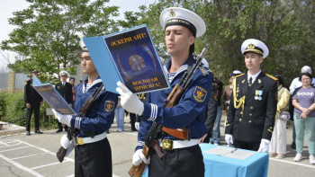 Фотография к новости: Ақтауда жас матростар әскери ант қабылдады