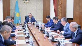 Фотография к новости: Депутаттар Сенат отырысының күн тәртібін бекітті