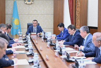 Фотография к новости: Депутаттар Сенат отырысының күн тәртібін бекітті