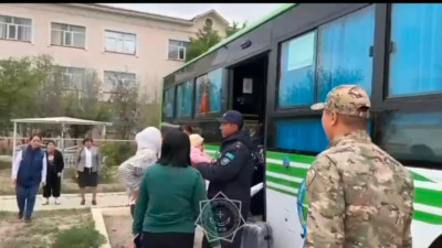 Құтқарушылар Махамбет ауданының тұрғындарына көмек көрсетуде