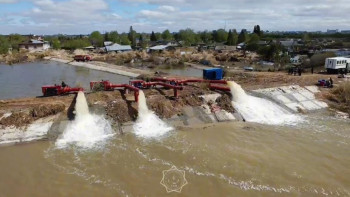 Фотография к новости: Петропавлда құтқарушылар су сору жұмыстарын жалғастырып жатыр