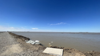 Фотография к новости: Атырау облысындағы Талдыкөл ауылы су қоршауында қалды