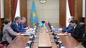 Фотография к новости: Нұртөре Жүсіп Арменияның Қазақстандағы елшісімен кездесті