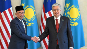 Фотография к новости: Мемлекет басшысы Малайзия Премьер-министрі Ануар Ибрагиммен кездесті