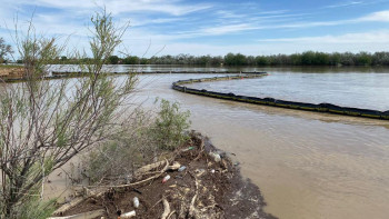 Фотография к новости: Жайық өзенінің қауіпті участкілеріне бон орнатылды