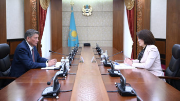 Фотография к новости: Сенатта денсаулық сақтау жүйесін дамыту мәселесі талқыланды