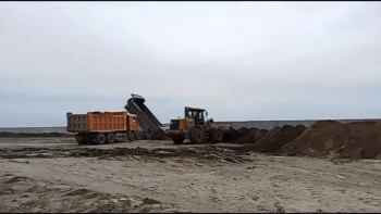 Фотография к новости: Сарайшықта зиратты қорғап қалу үшін жанама бөгет соғылды