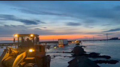 "Атырау – Орал" тас жолының 71-шақырымында жол үстімен өр суы өткізіліп жатыр