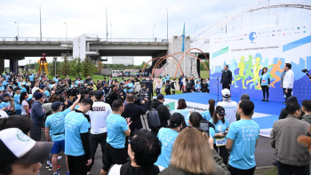 Фотография к новости: Мәулен Әшімбаев «Run for Autism» қайырымдылық жарысына қатасты