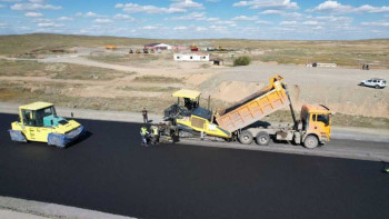 Фотография к новости: Талдықорғаннан Өскеменге дейінгі тасжолдың 768 шақырымына асфальт төселді