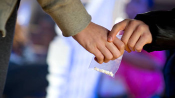 Фотография к новости: Павлодарда “синтетиканың” ірі партиясын тасымалдаған курьер ұсталды