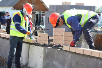 Фотография к новости: Су тасқыны. Ірі компаниялар тұрғын үй салуға және сатып алуға көмектеседі