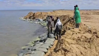 Фотография к новости: Су тасқыны. Құйлыста жарылған бөгет 2 сағатта қалпына келтірілді