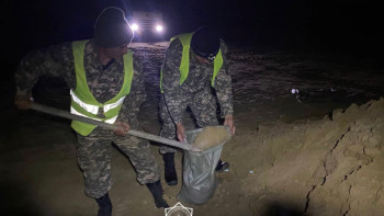 Фотография к новости: Ақтөбе облысы Ырғыз ауданында бөгетті нығайту жұмыстары жалғасуда