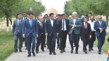 Фотография к новости: Қазақстан мен Түркия Парламентінің спикерлері Түркістанға барды