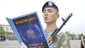 Фотография к новости: Ақтауда 700-ге жуық жас жауынгер ант берді