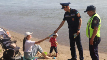 Фотография к новости: ТЖМ азаматтарға судағы қауіпсіздік қағидаларын сақтауға кеңес береді