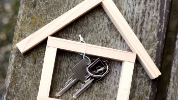 Фотография к новости: Меркіде бірде-бір жетім балаға баспана берілмеген