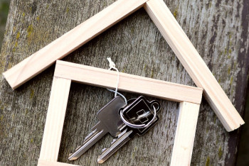 Фотография к новости: Меркіде бірде-бір жетім балаға баспана берілмеген