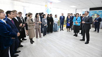 Фотография к новости: Сенаторлар елордадағы кітапханалардың қызметімен танысты