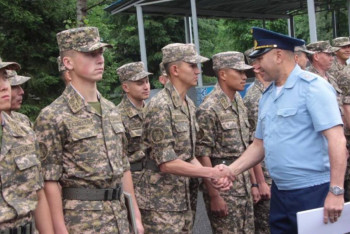 Фотография к новости: Алматыда сарбаздарға ЖОО-на тегін оқуға сертификаттар табысталды