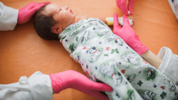 Фотография к новости: Қазақстандық нәрестесін 100 мың теңгеге сатпақ болған