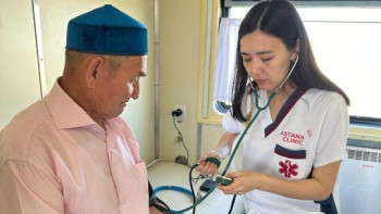 Фотография к новости: Атыраулықтар медициналық пойыз дәрігерлеріне қарала алады