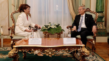 Фотография к новости: Аида Балаева ШЫҰ Бас хатшысы Чжан Минмен кездесті