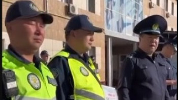 Фотография к новости: Шымкентте жоғалған баланы тапқан полицейлер марапатталды