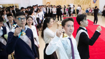 Фотография к новости: Алматының 135 мектебінде соңғы қоңырау соғылды