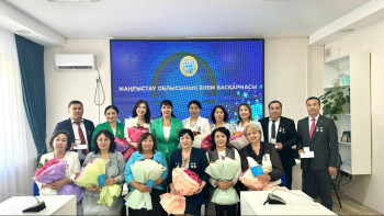 Фотография к новости: Елімізде 240-тан астам педагог марапатталды