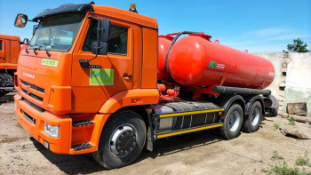 Фотография к новости: Атыраудың коммуналдық қызметтері жаңа арнайы техникамен толықтырылды