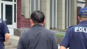 Фотография к новости: Қонаевта полицейді балағаттаған ер адам бір аптаға қамалды