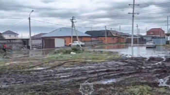 Фотография к новости: Ақмола облысында жаңбыр суын сору жұмысы жалғасып жатыр