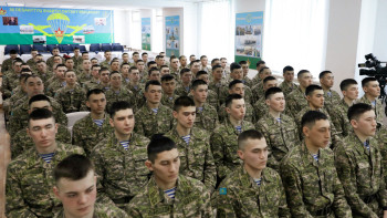 Фотография к новости: Сарапшы неге әскерде әлімжеттік кең тарағанын түсіндірді