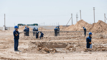 Фотография к новости: Құлсары қаласындағы 100 тұрғын үйдің іргетасын құю жұмыстары басталды