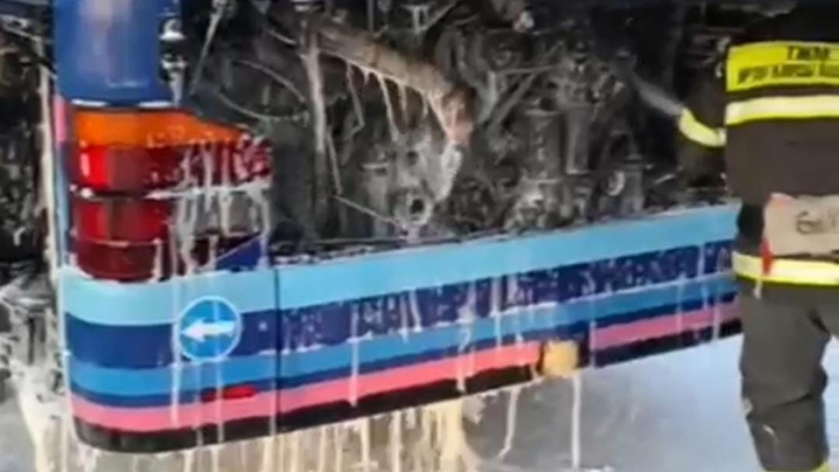 Қарағанды облысында трассада жолаушылар автобусы өртенді