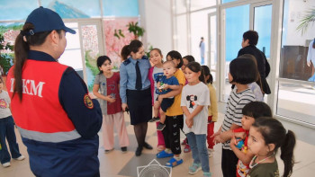 Фотография к новости: ТЖМ психологтары эвакопункттердегі тұрғындарға көмек көрсетуде