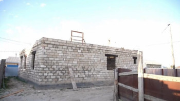 Фотография к новости: Су тасқыны. Құлсарыда тұрғындар үйлерінің құрылыс жұмыстарын бастады