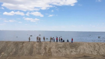 Фотография к новости: Су тасқыны. Алмалы ауылындағы жұмыстарға студенттер белсенді қатысуда